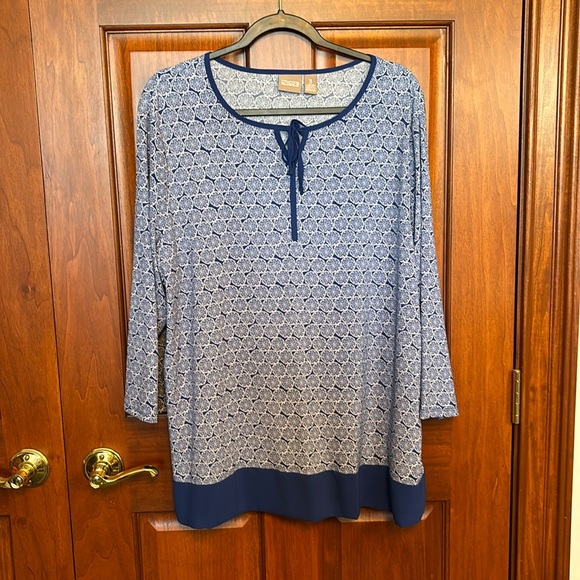 Chico's Tops - Chicos, blue and white ladies flowered top size 3